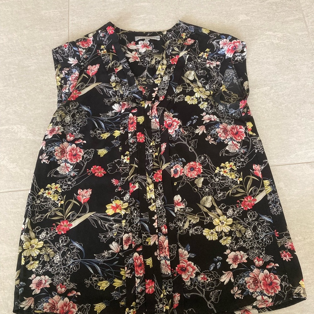 Black floral cap sleeve top 🖤🖤🖤🖤